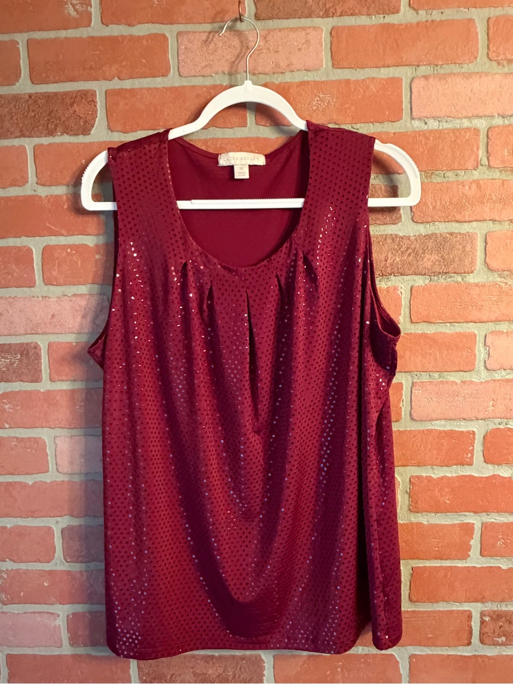 Laura Ashley 1X Burgundy Sequin Pleated Sleeveless Top Blouse Wine Red